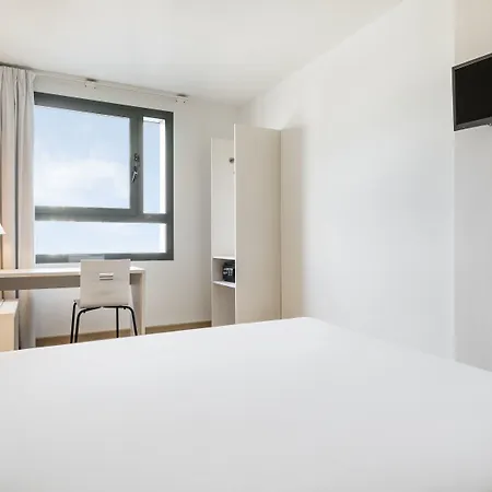 酒店 伊鲁尼昂瓦伦西亚3号酒店 3*