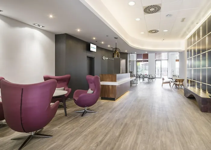 伊鲁尼昂瓦伦西亚3号酒店 3*