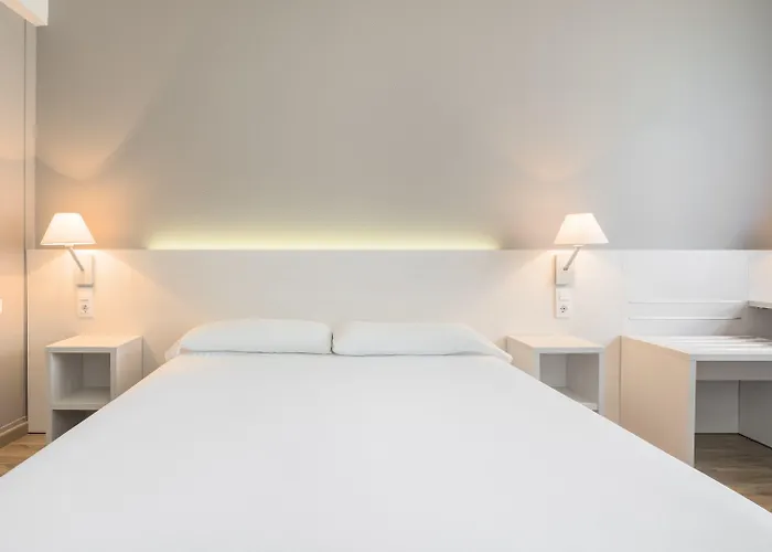 酒店 伊鲁尼昂瓦伦西亚3号酒店 3*