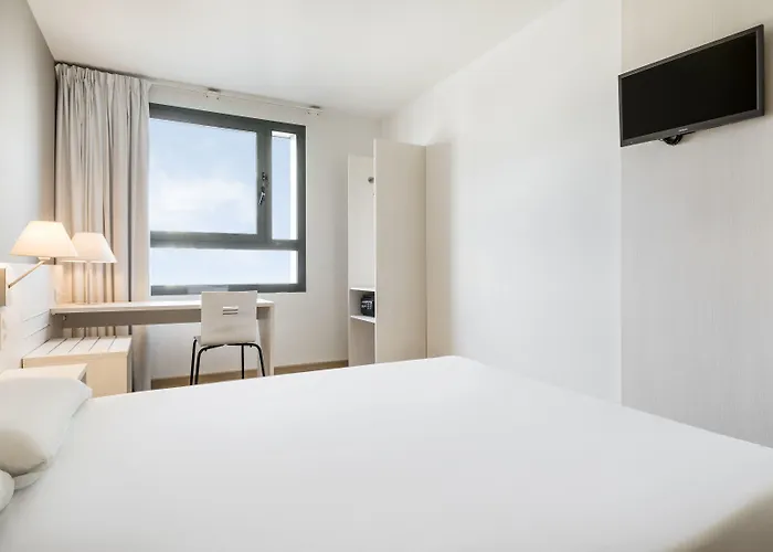 酒店 伊鲁尼昂瓦伦西亚3号酒店 3*