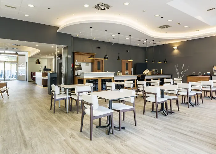 酒店 伊鲁尼昂瓦伦西亚3号酒店 3*