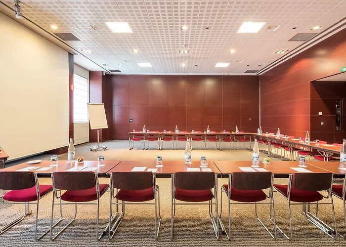 伊鲁尼昂瓦伦西亚3号酒店 3*