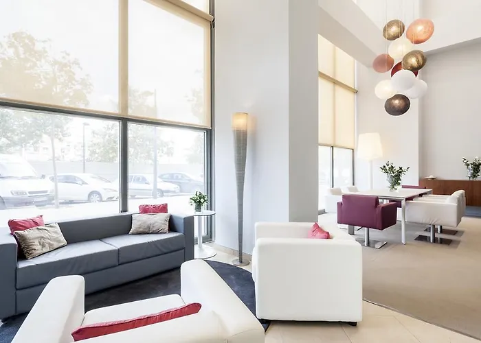 伊鲁尼昂瓦伦西亚3号酒店 3*