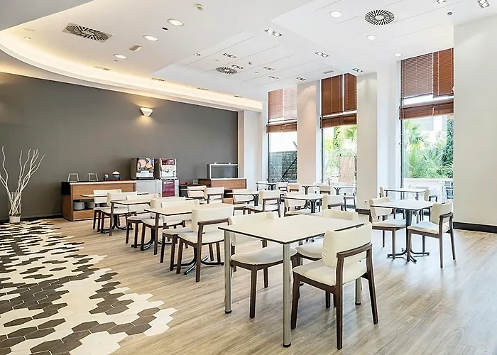 伊鲁尼昂瓦伦西亚3号酒店 3*