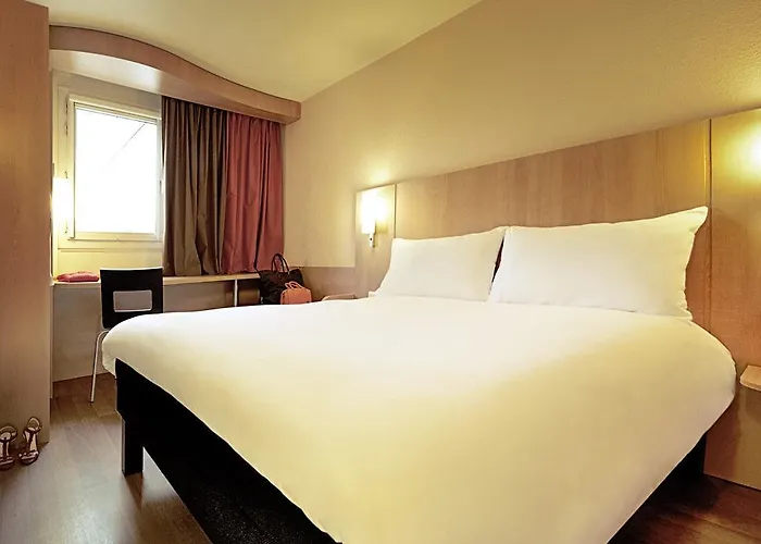 伊鲁尼昂瓦伦西亚3号酒店 酒店