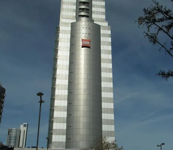 伊鲁尼昂瓦伦西亚3号酒店 3*