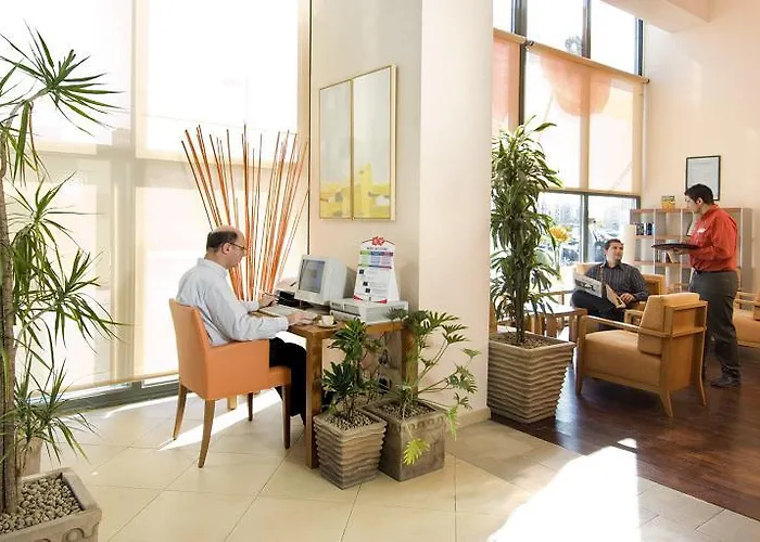 伊鲁尼昂瓦伦西亚3号酒店